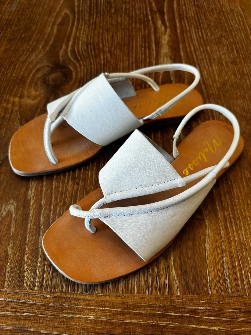 Matisse Shayla white asymmetrical flat sandal 8M